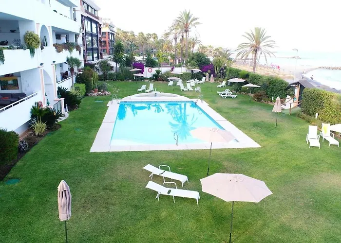 Spacious Apartment In Marbella Sea View & Shared Pool