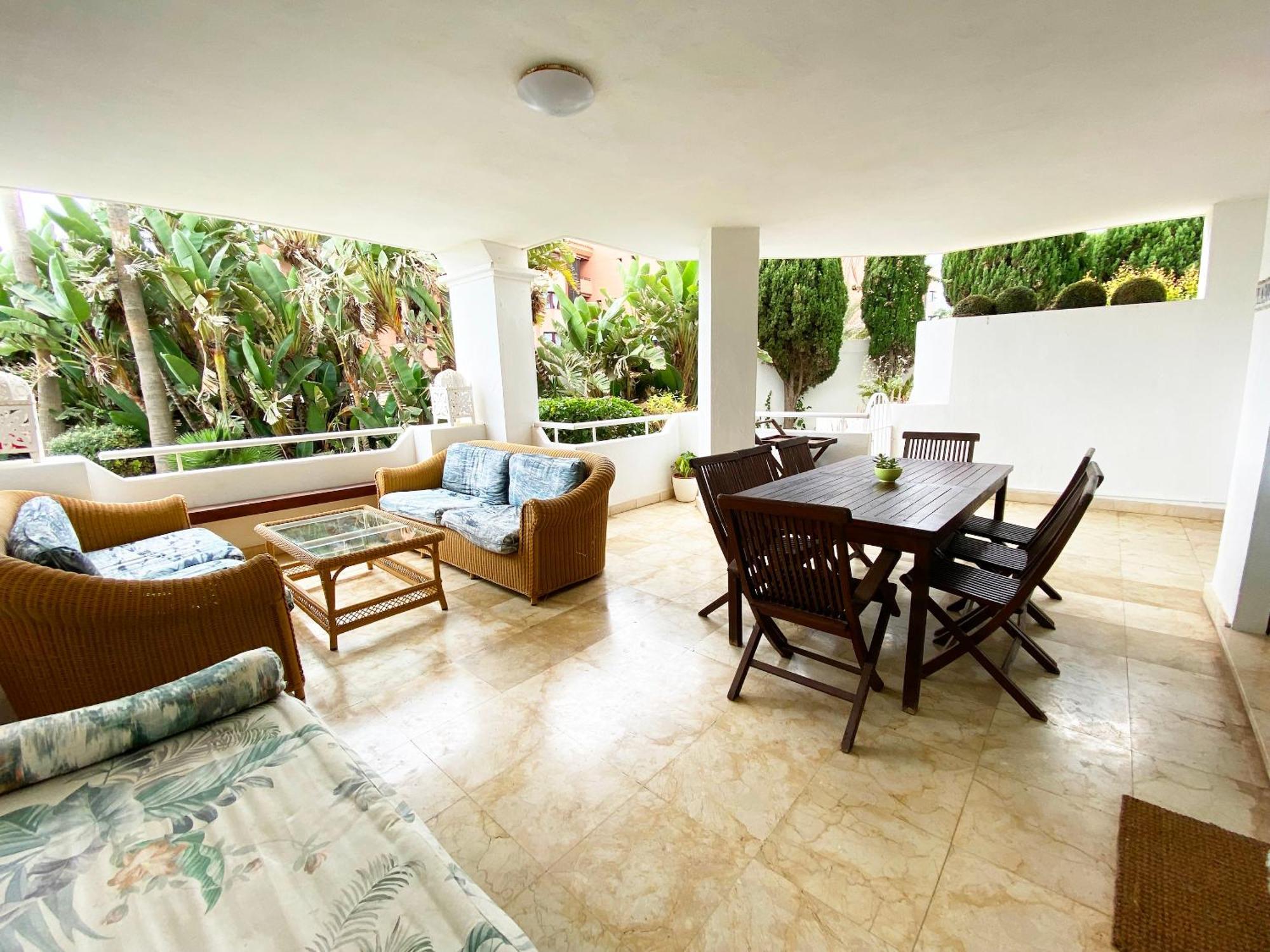 Appartamento Spacious In Sea View & Shared Pool *