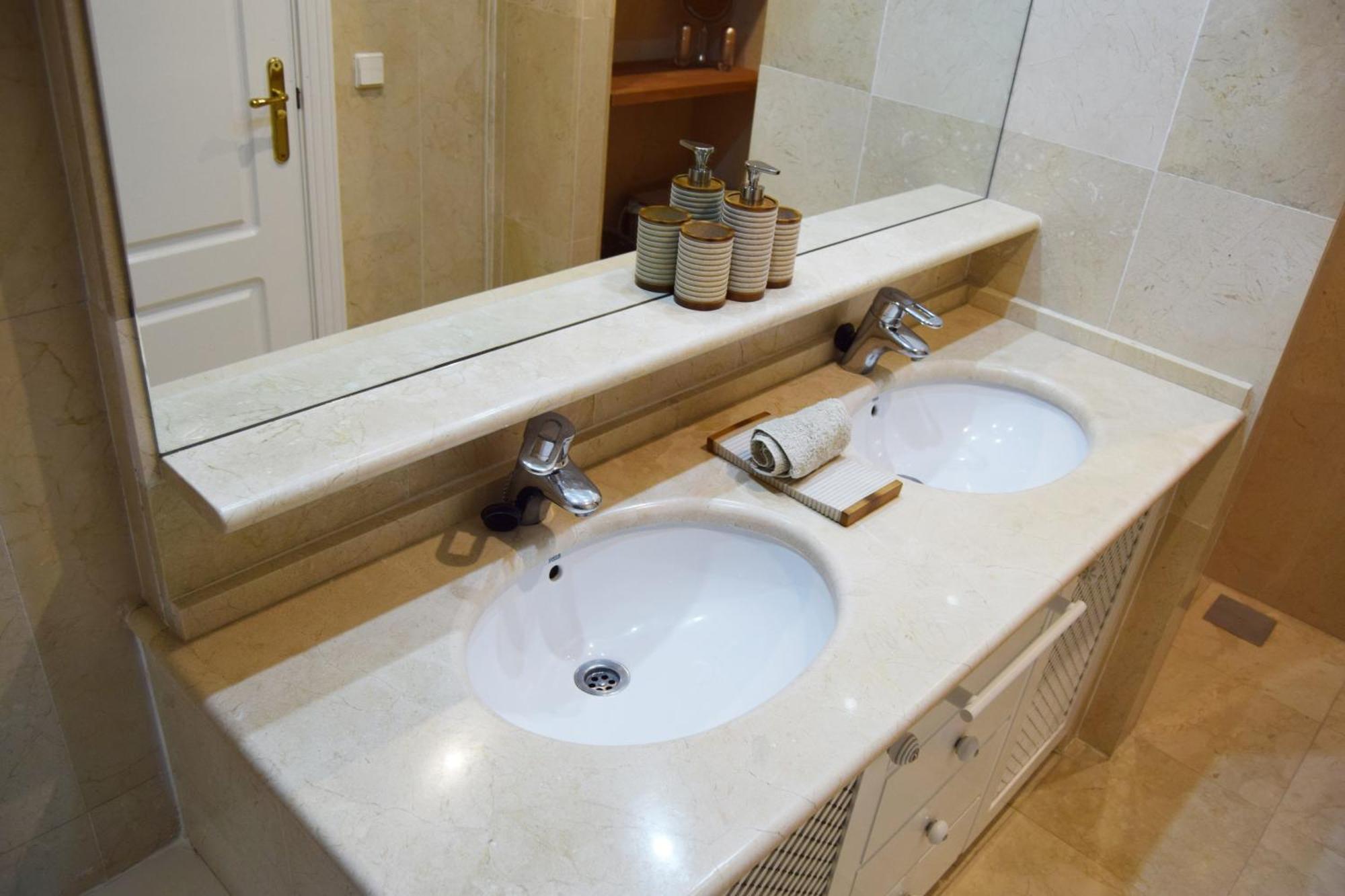 Spacious In Sea View & Shared Pool *
