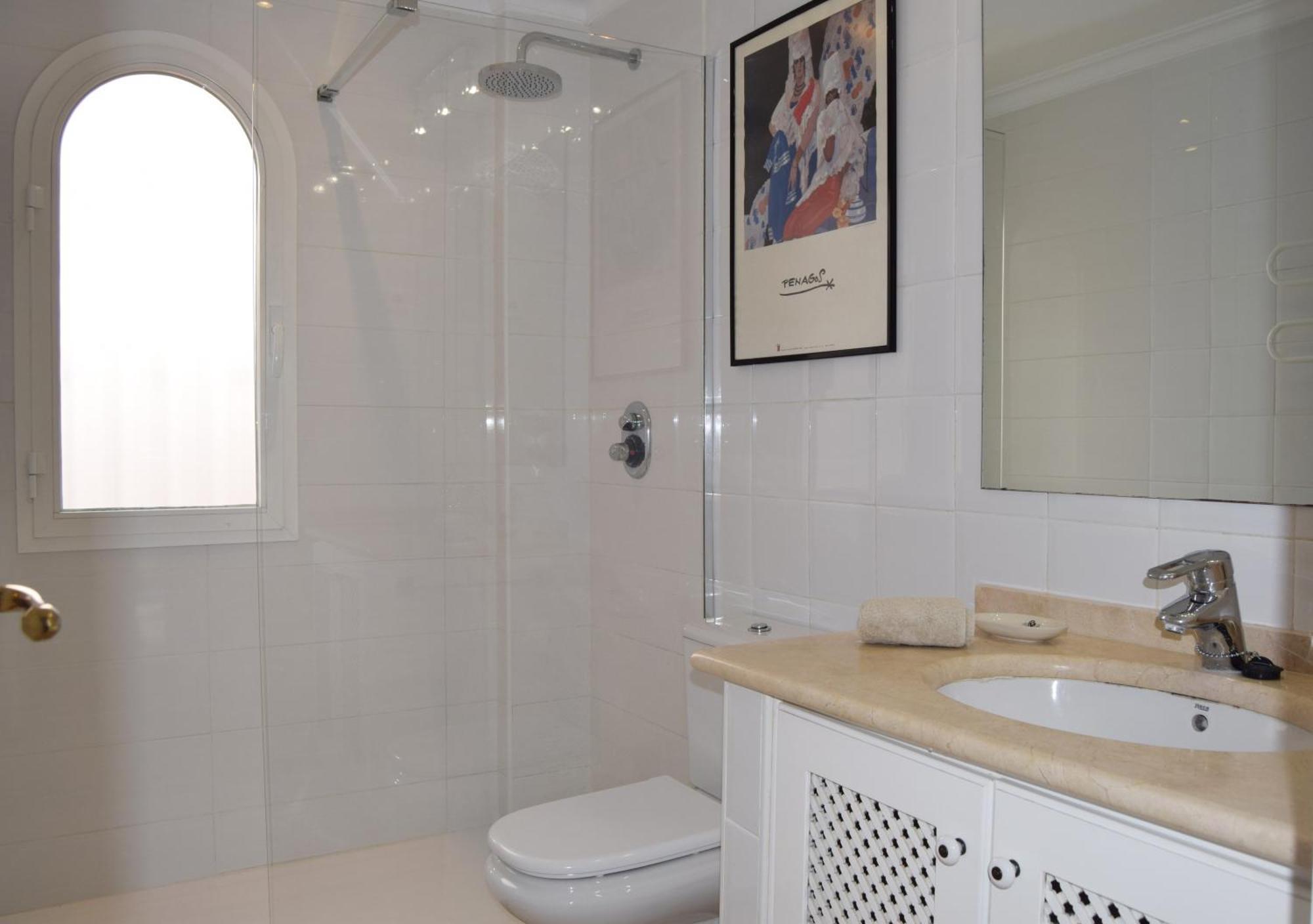 Spacious In Sea View & Shared Pool Appartamento