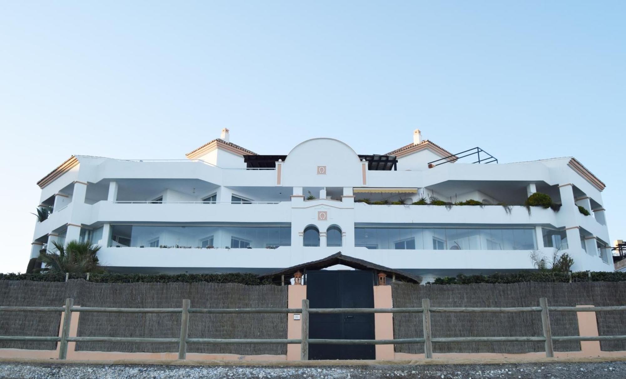 Spacious In Sea View & Shared Pool