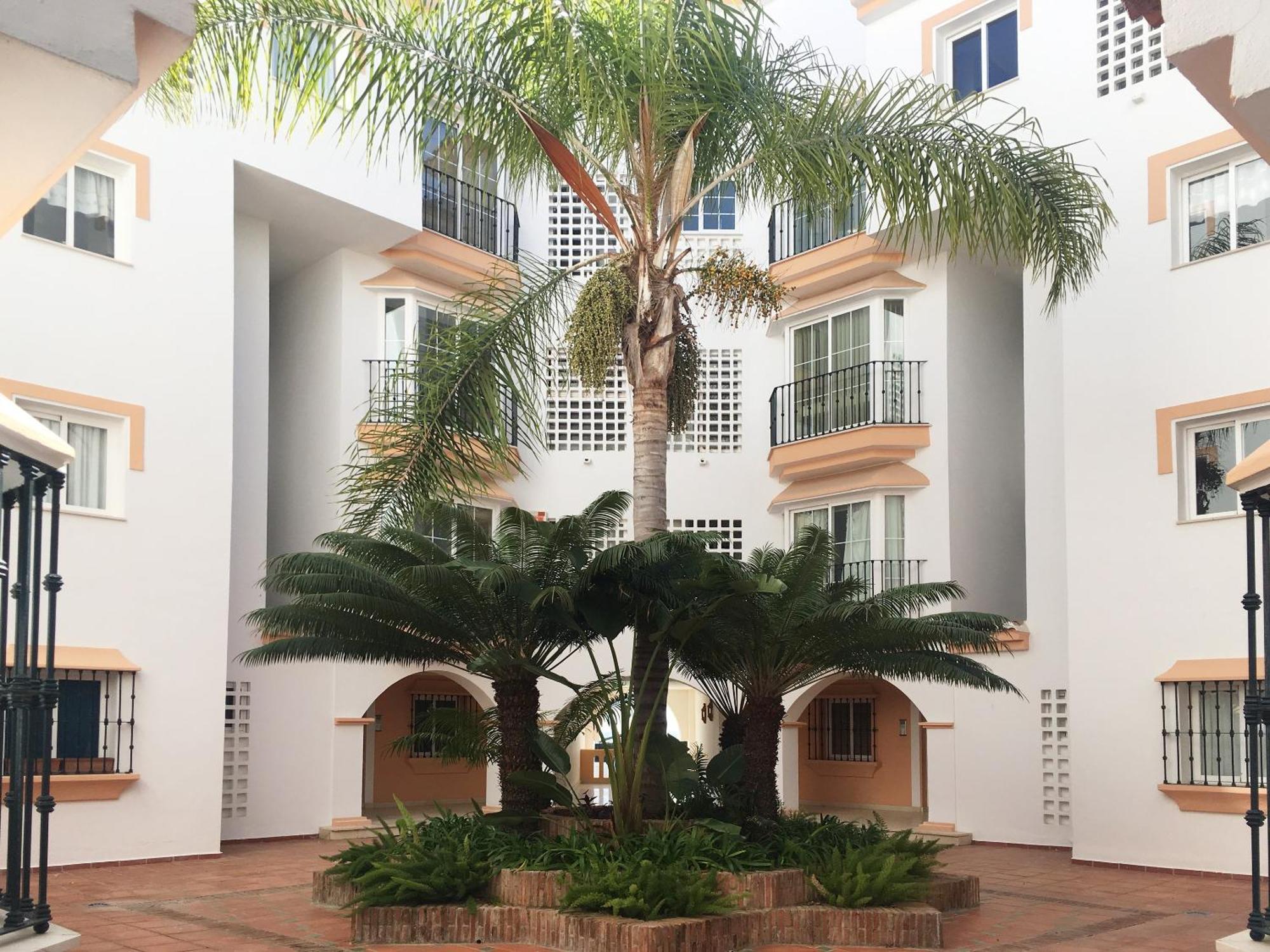 Appartamento Spacious In Sea View & Shared Pool