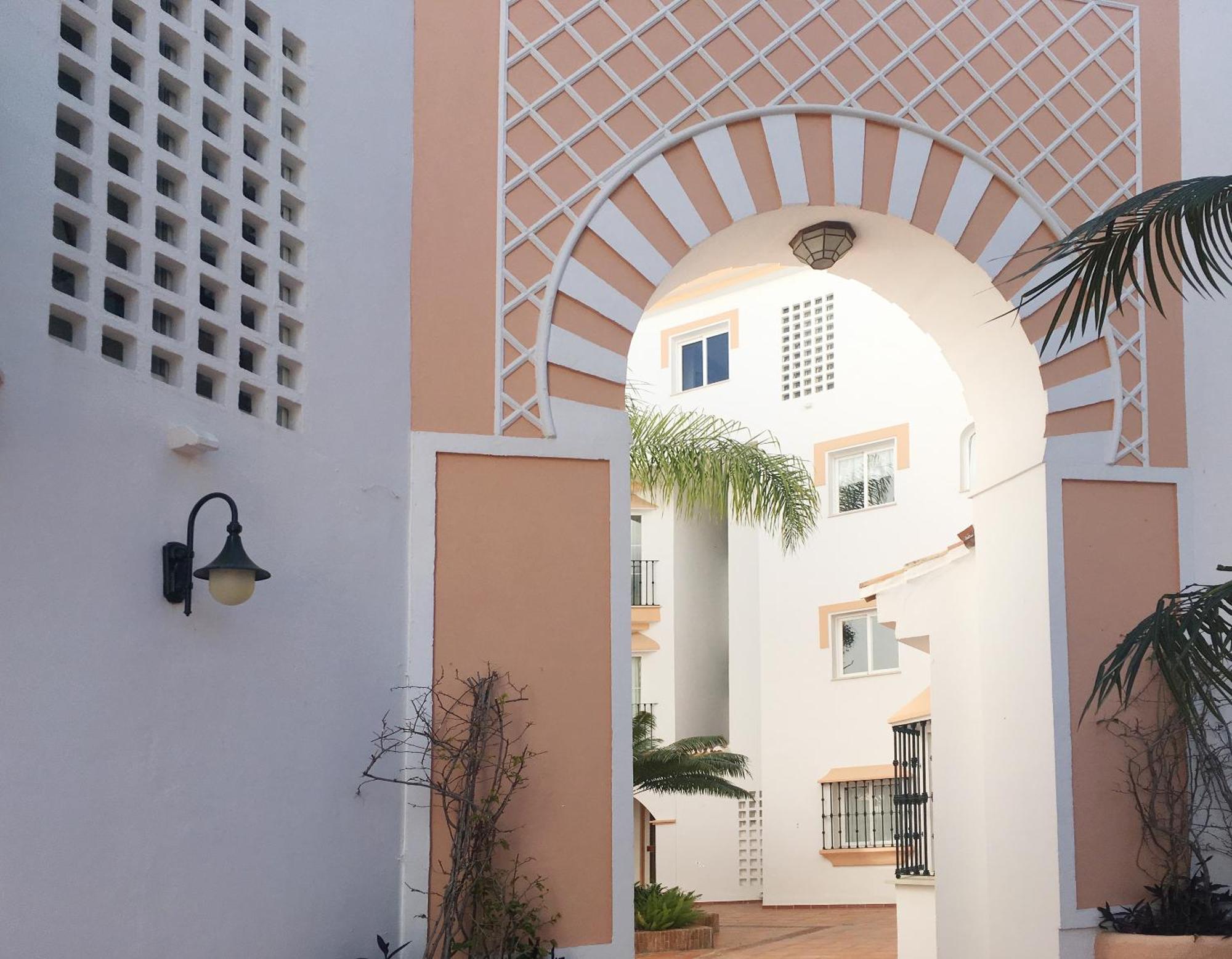 Spacious In Sea View & Shared Pool Apartament *
